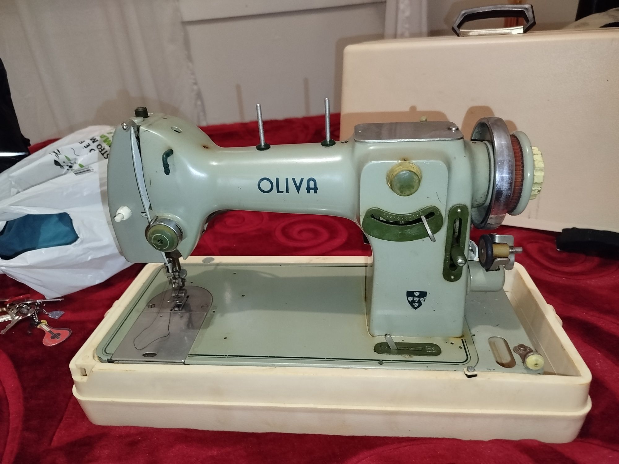 Máquina de costura oliva cl50 com mala de transporte