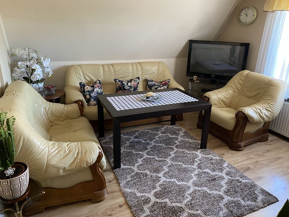 Skórzany wypoczynek 3+2+1 w kolorze kremowym