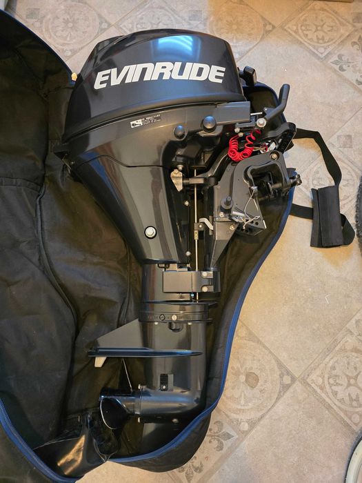 Silnik zaburtowy spalinowy EVINRUDE 9.8 Hp 4-suw, 2 cylindry, jak nowy