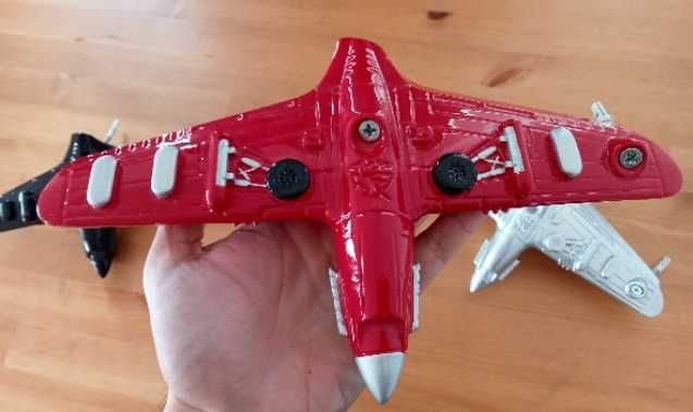 Cabides em forma de avião