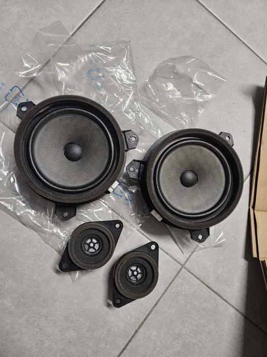 Głośniki Toyota RAV4 2015 Przednie drzwi L i P i podszybie oryginał