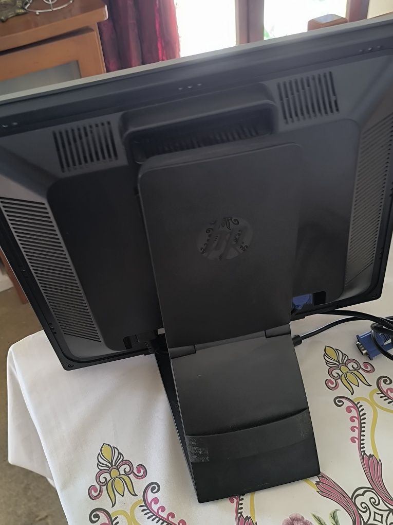 Monitor HP L1950