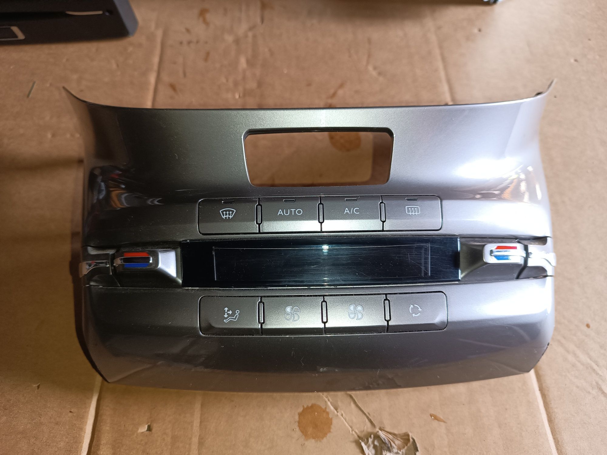 Peugeot 208 I GTi XY - Panel nawiewu klimatyzacji Srebrny 96.722.471EY
