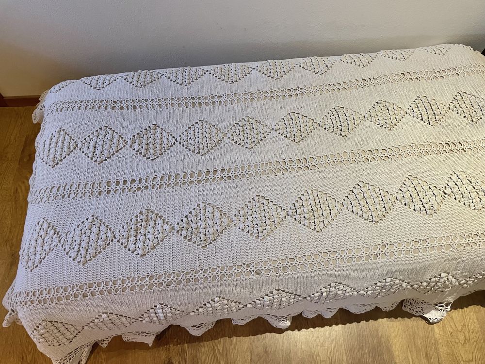 ANTIGUIDADE Colcha de renda com +de 60 anos em excelente estado