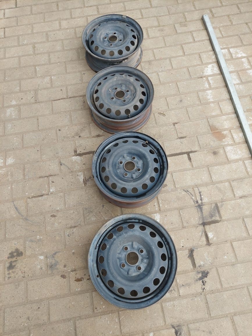 Felgi stalowe 4x100 Toyota Aygo Citroen C1 Peugeot 107 4.5 X 14 ET39