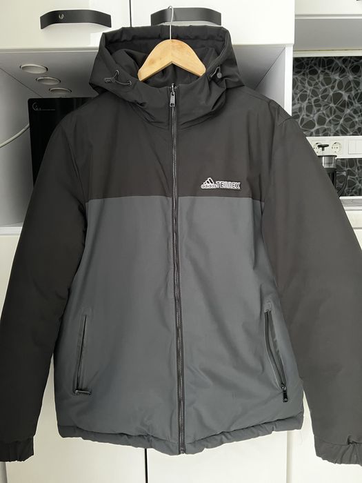 Чоловіча зимова куртка.