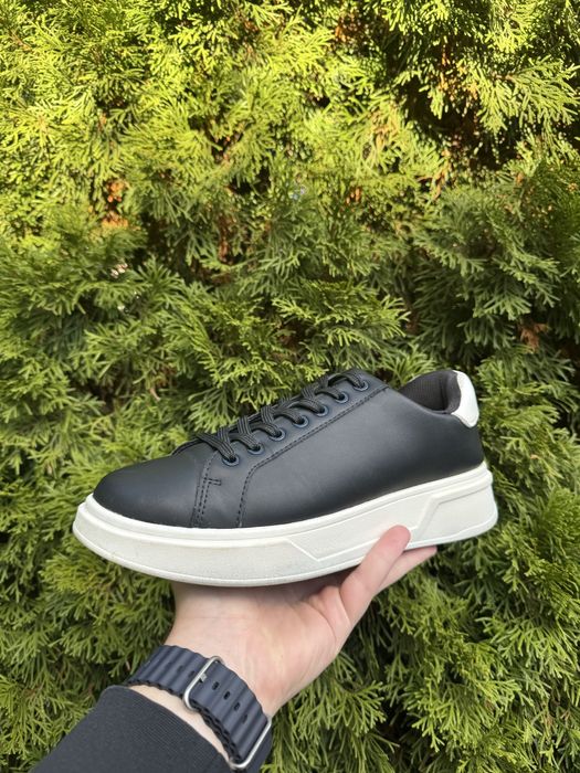 Чорні шкіряні кеди Zara