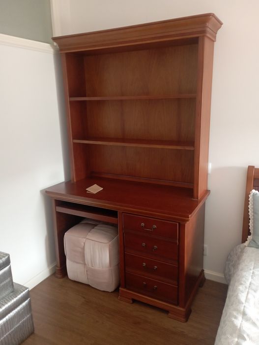Mobília de quarto completa em madeira