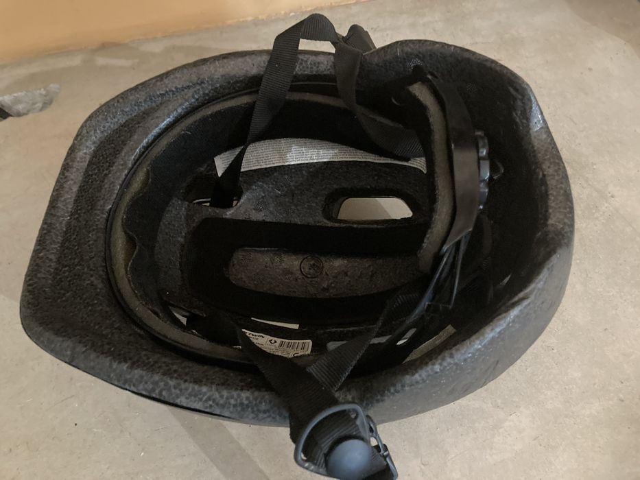 2 capacetes de proteção em jom estado