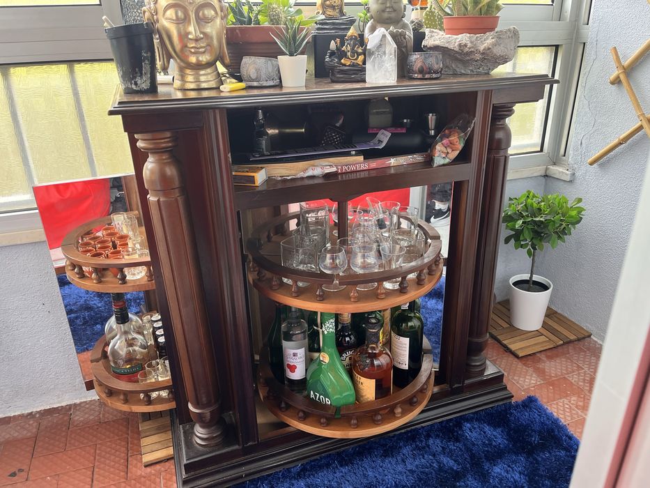 Movel de bar espelhado