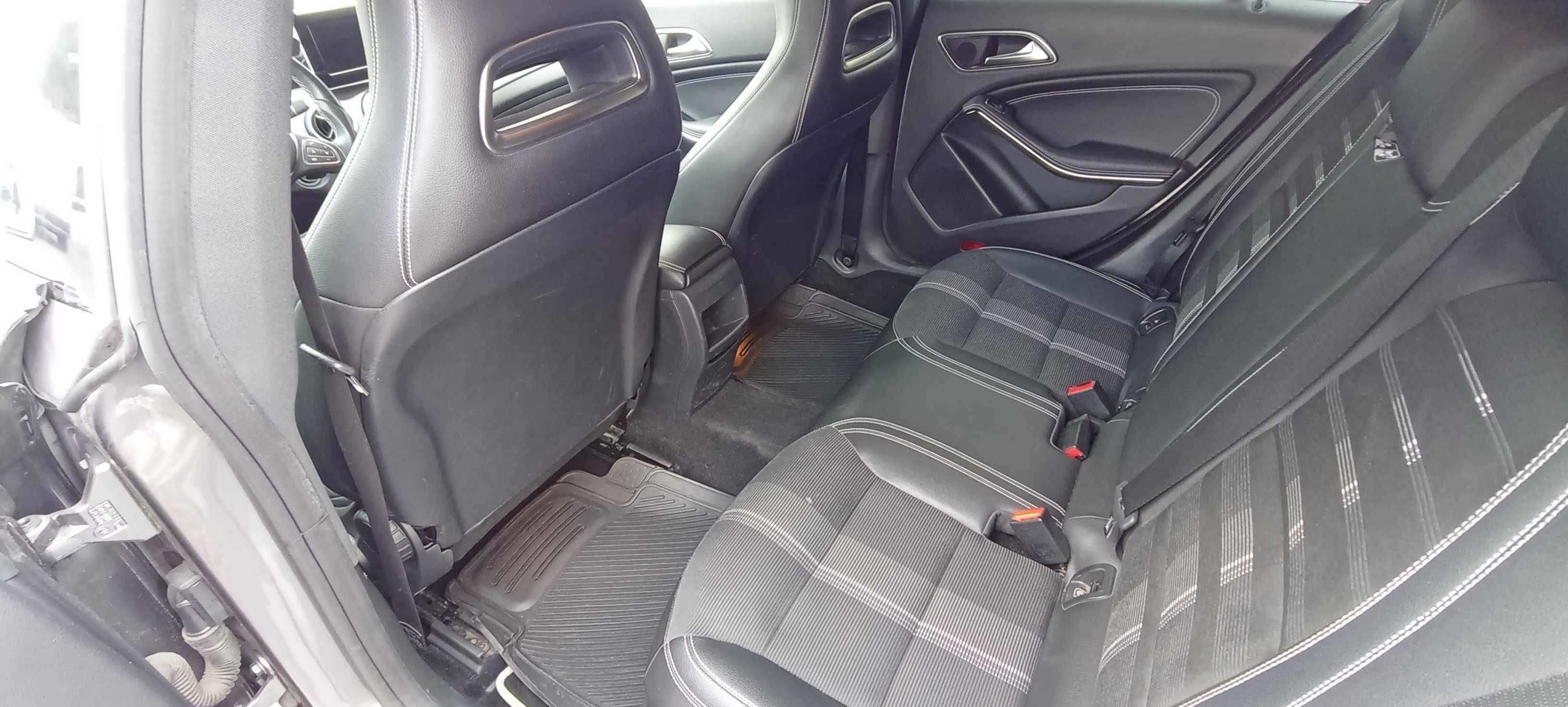 Mercedes CLA 200D com mudanças automáticas