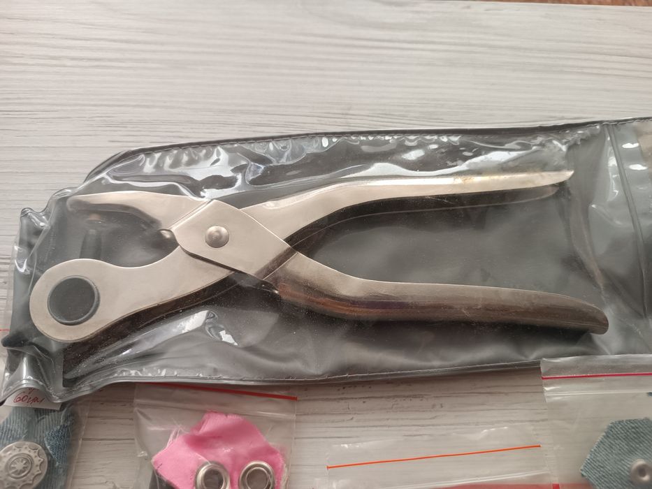 Кліщі-проколювач