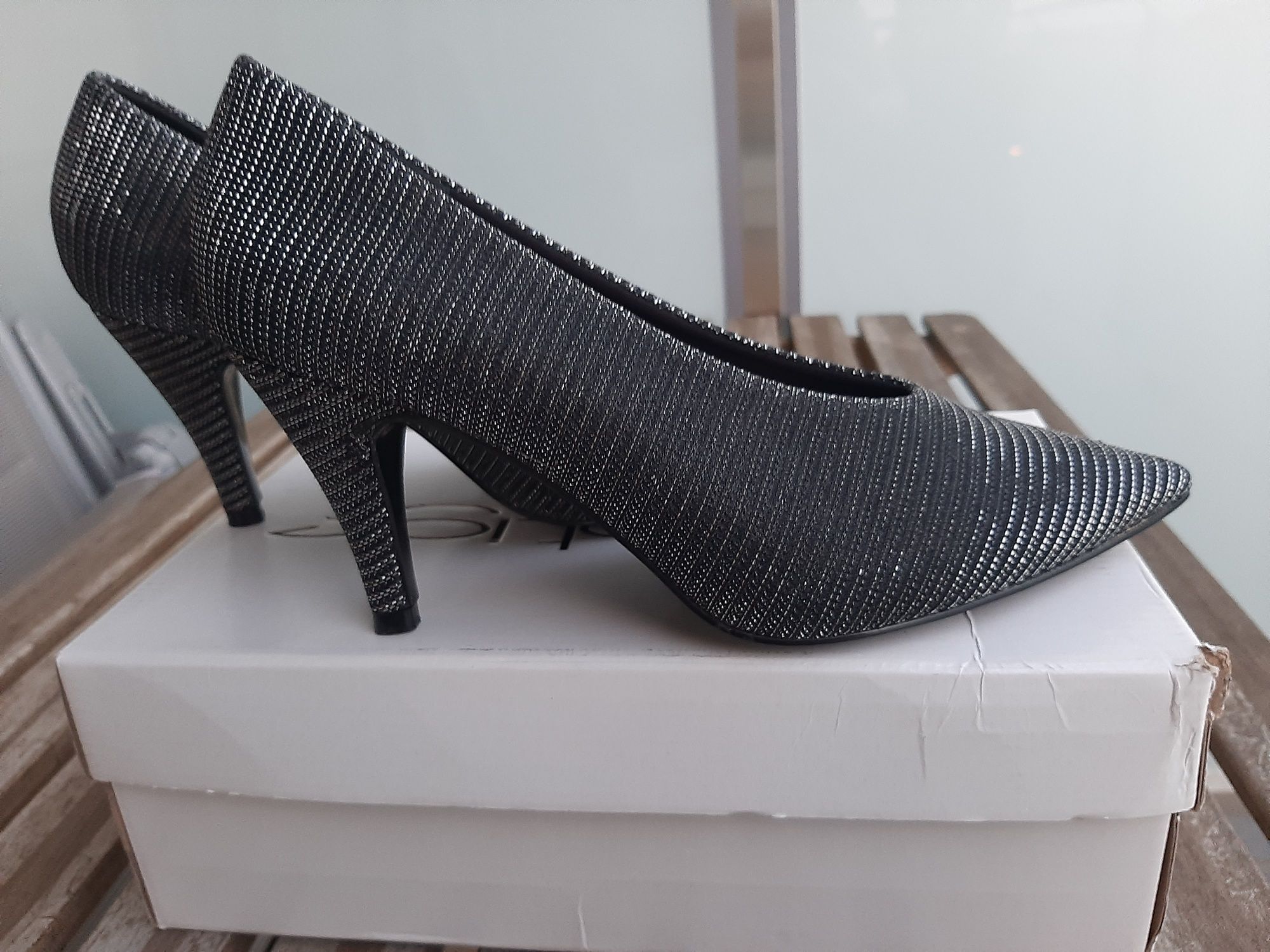 Super eleganckie szpilki srebrne Reserved. Nowe r 40