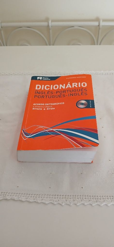 Dicionário Inglês-Português e Português-Inglês