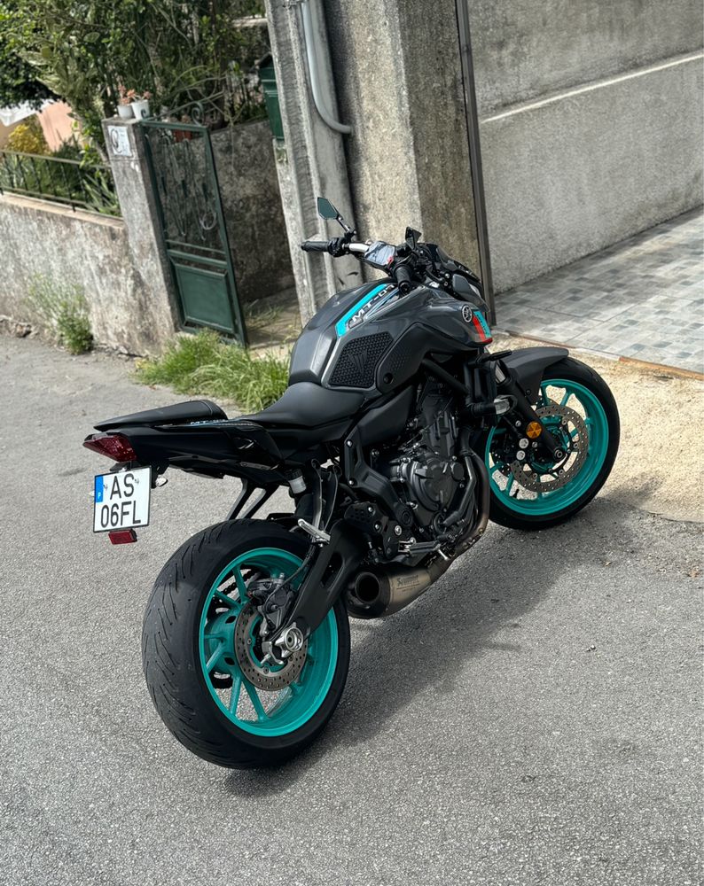MT07 com muito material