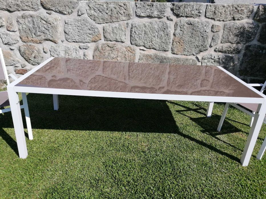 Mesa de de exterior (sem cadeiras)