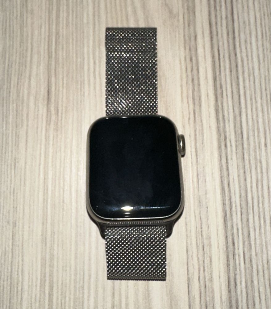 Apple Watch Series 4 40 mm Stainless Steel Case Milanese Loop