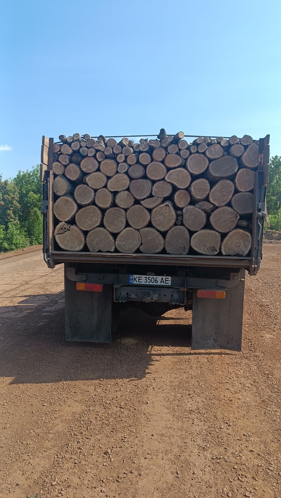 Продам дрова уложенні не насипом.