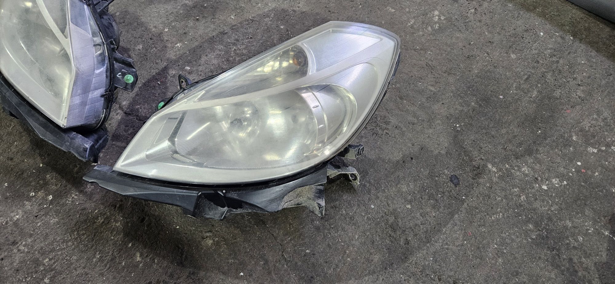 Clio III Lampa Przód