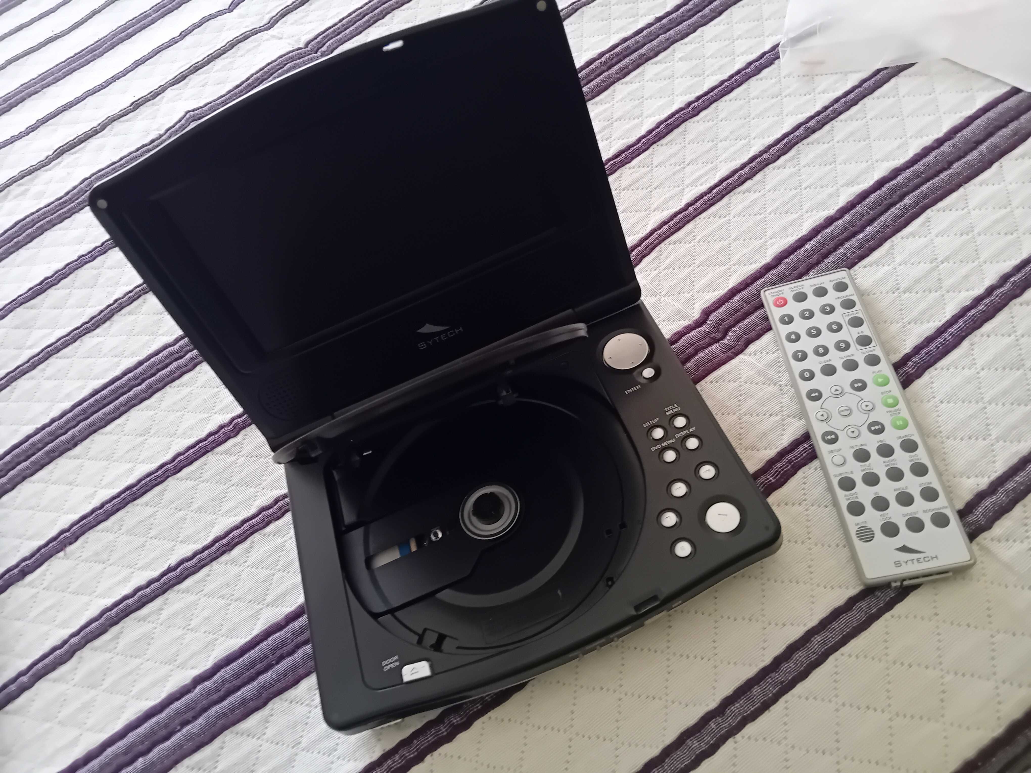 Dvd portátil como novo com comando marca sytech