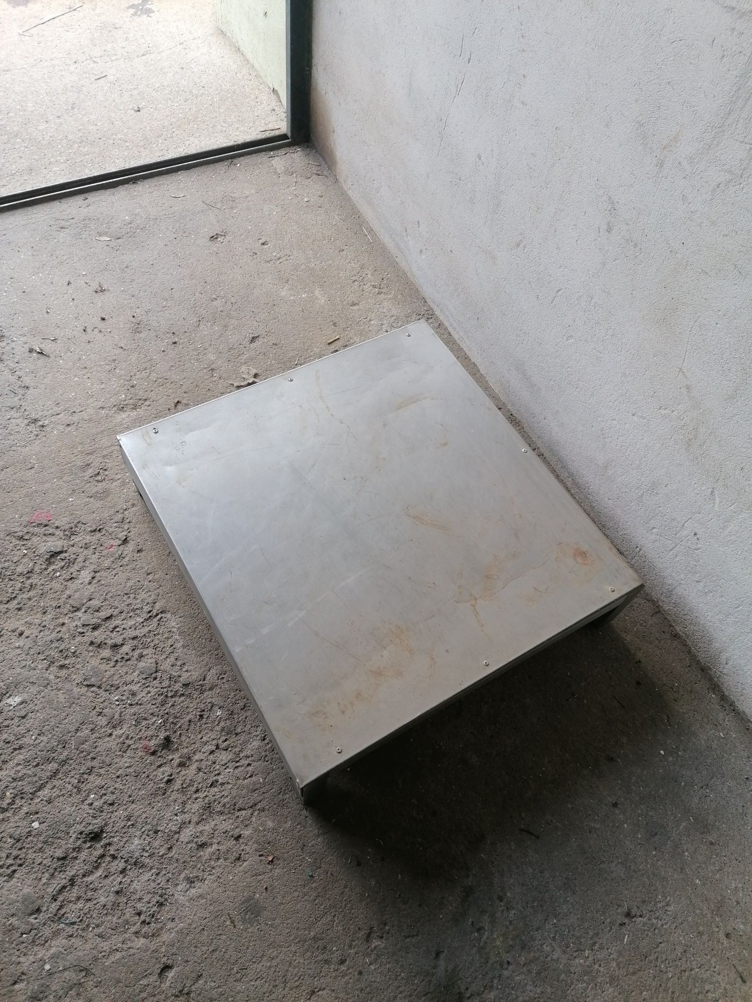 Base em inox em bom estado
