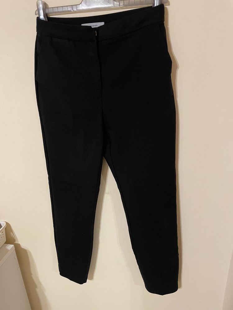 Czarne materialowe eleganckie spodnie XS Reserved 34
