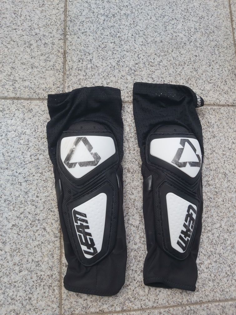 Cotoveleiras Leat semi novas downhill, enduro,  motocross