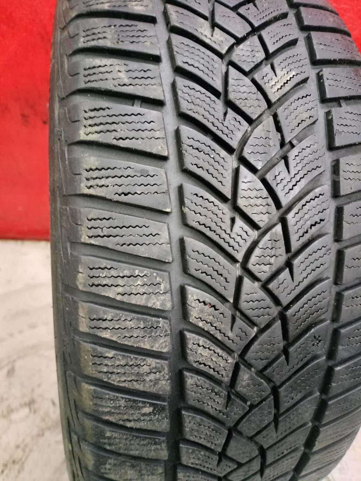 Opona 215/50/17 goodyear Ultragrip performance