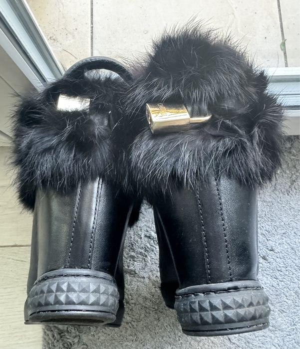 Buty na koturnie Carinii rozm.40 z futerkiem z królika