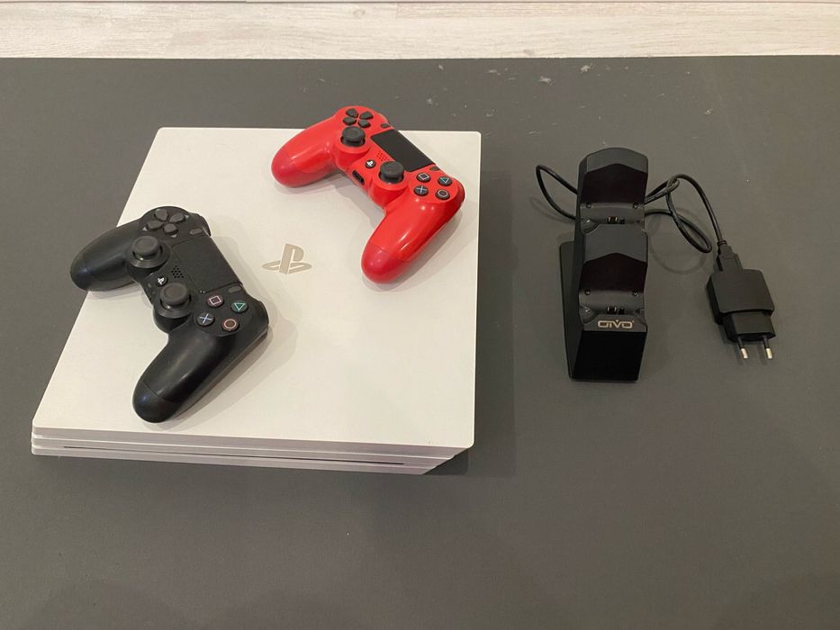 Ps4 pro + 2 comandos + Fc24( digital) e Charger de comandos