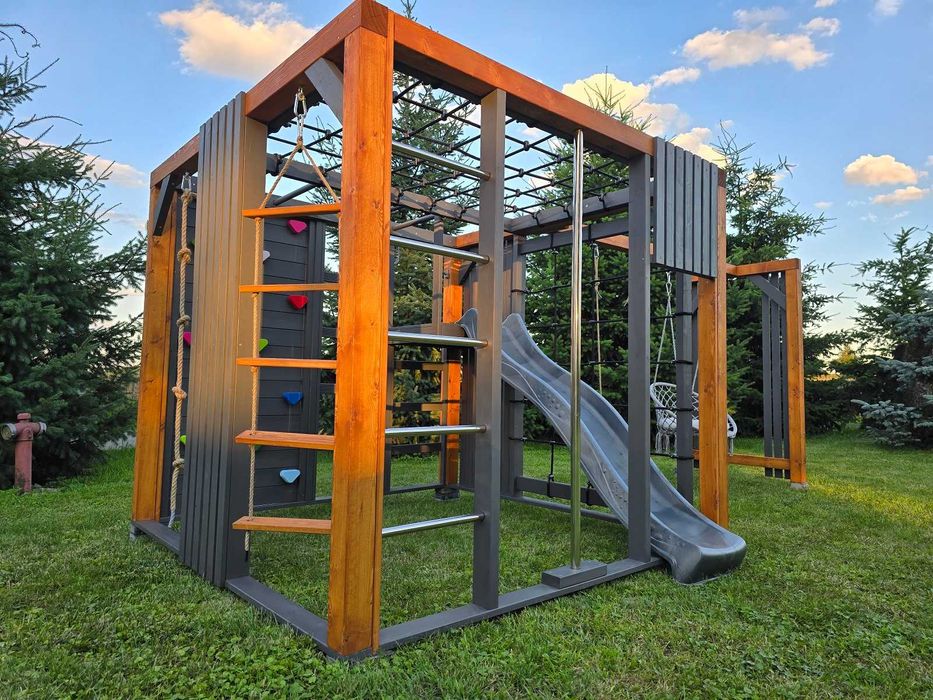 Nowoczesny plac zabaw - duży małpi gaj z huśtawkami, siłownia ogrodowa