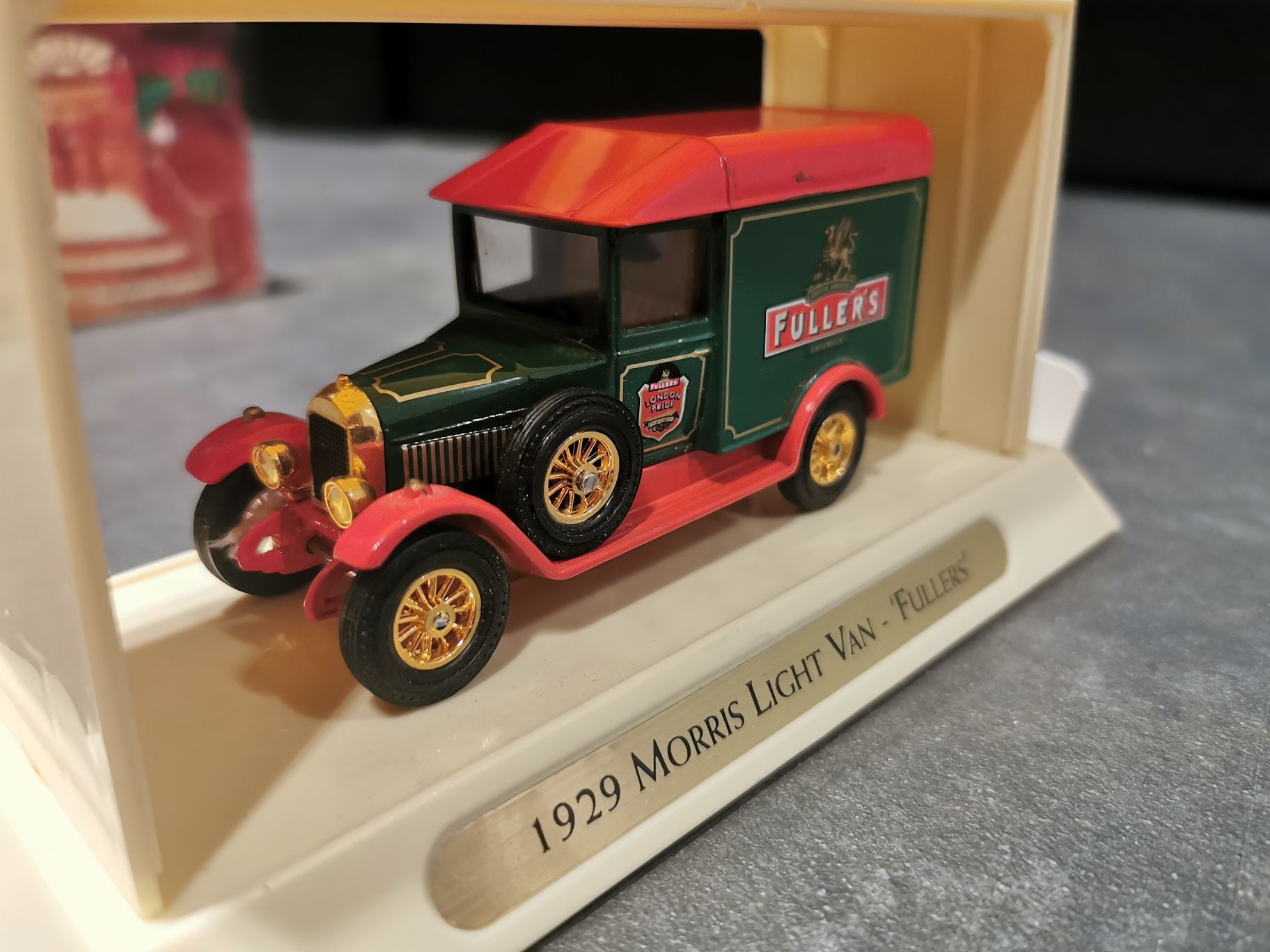 Morris Light Van Fullers Matchbox Models of Yesteryear