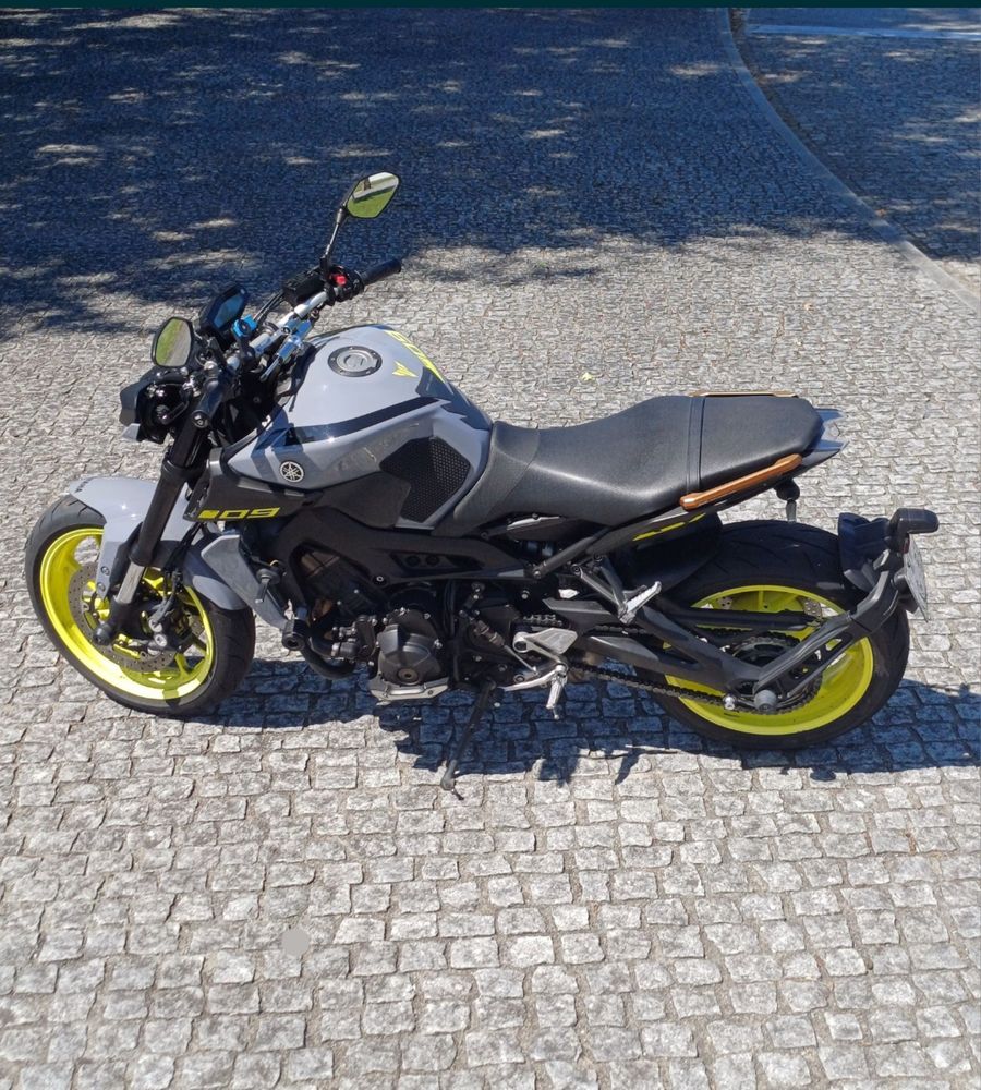 YAMAHA MT09 impecável com Extras e todas as revisões Linha Akrapovic