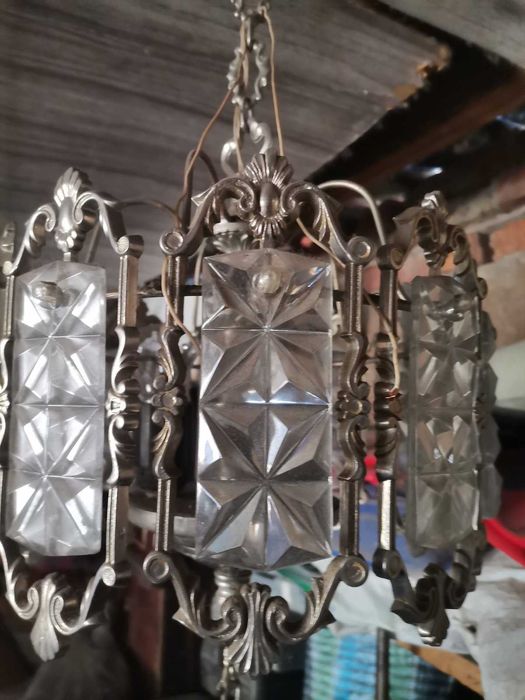 Продам хрустальную люстру