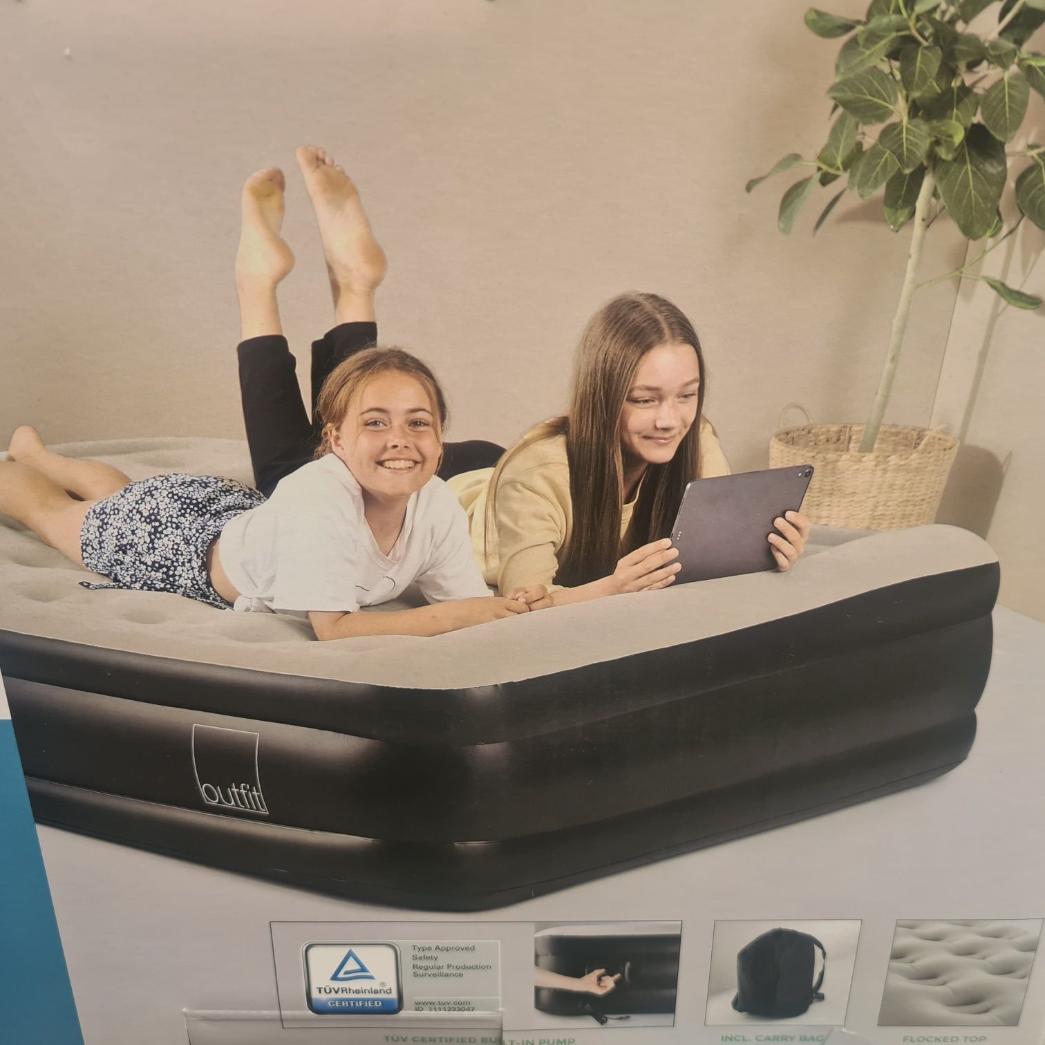 Materac dmuchany 2 osobowy z wbudowaną pompką ,nowy firmy INTEX, Łóżko