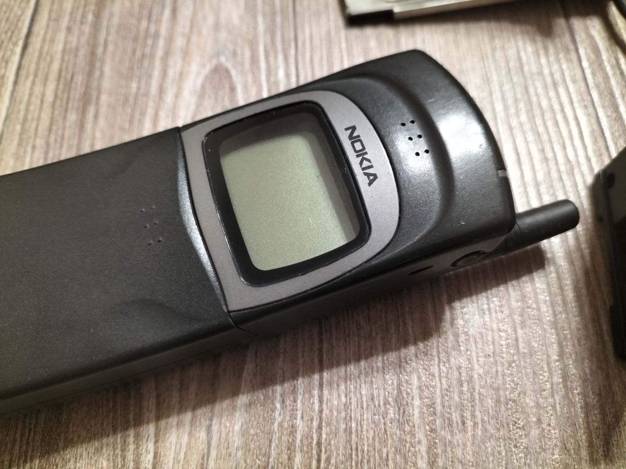 Nokia 8110i із комплектом