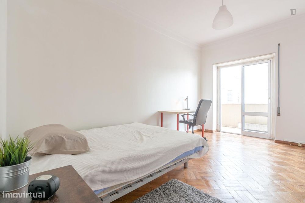 42386 - Quarto com cama de solteiro em...