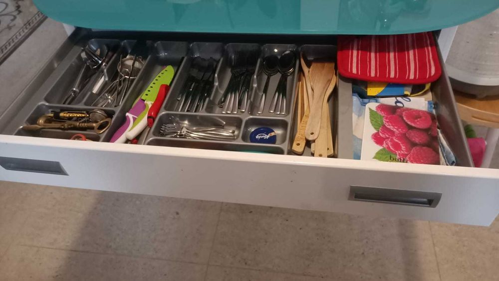 Piękna, nowoczesna kuchnia, dębowe blaty- jak nowa!