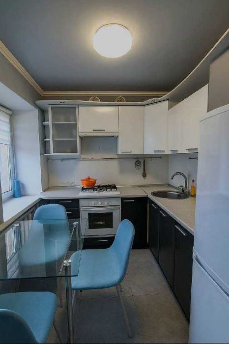 Продам 2-кімнатну квартиру на Бот саду (404390)