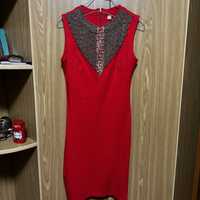 Сукня-футляр червона