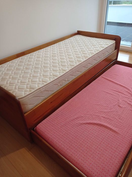 Cama com gavetão e dois colchões