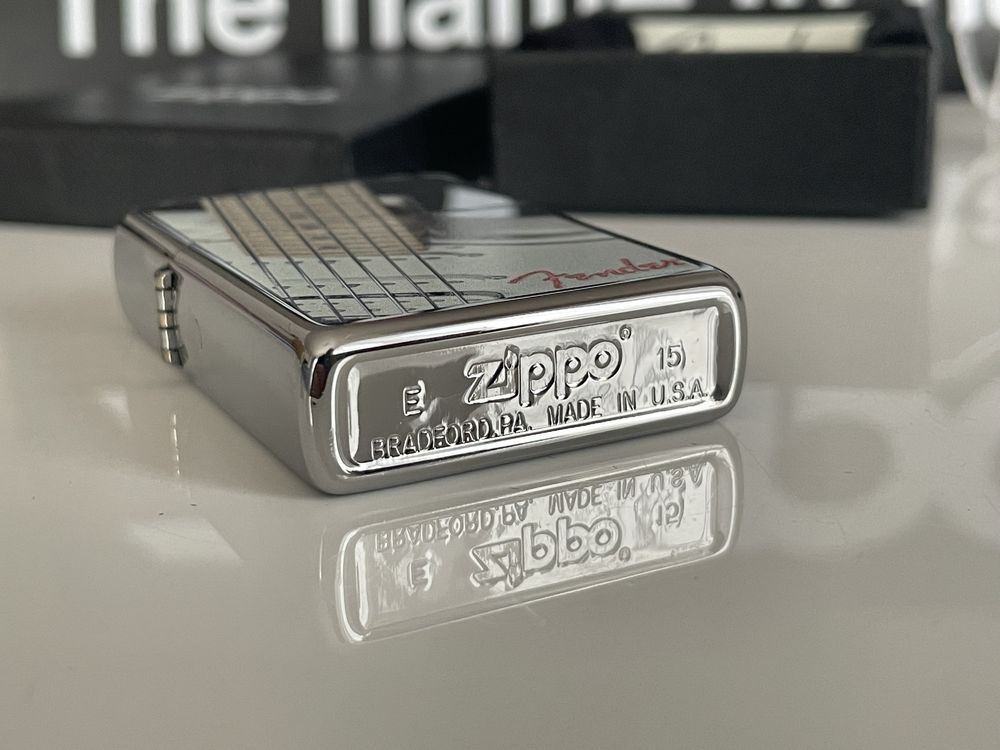 Zapalniczka Zippo 2015 Fender Guitar, High Polish Chrome, NOWA