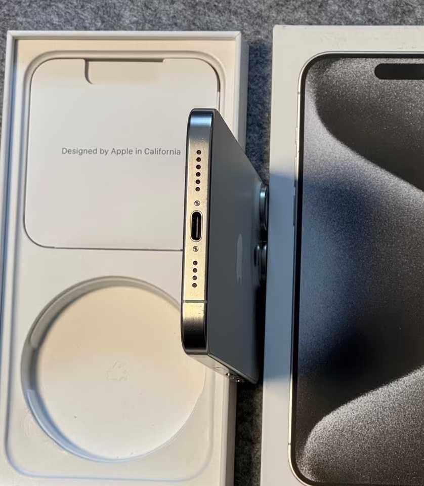 Do sprzedania mam mojego iPhone'a 15 Pro Max z 256 GB pamięci