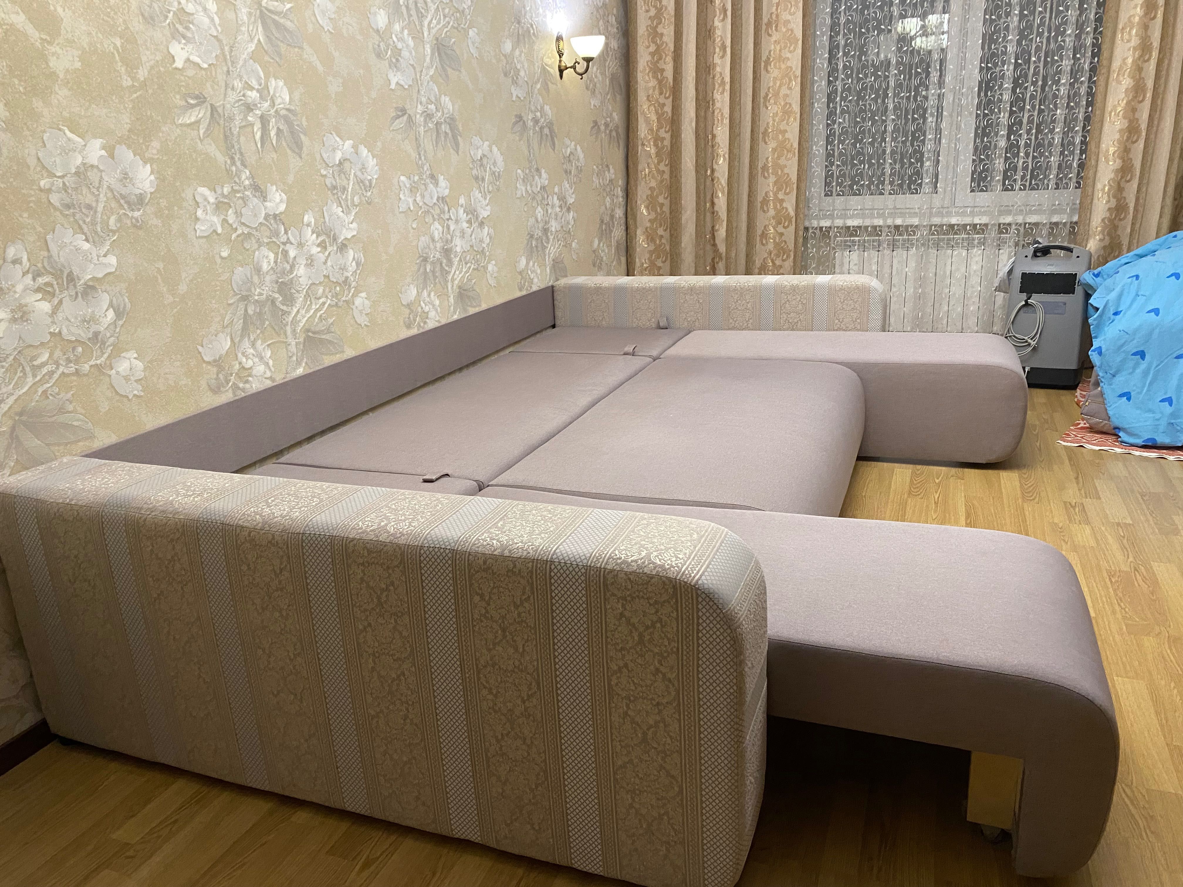 Диван великий, розкладний.