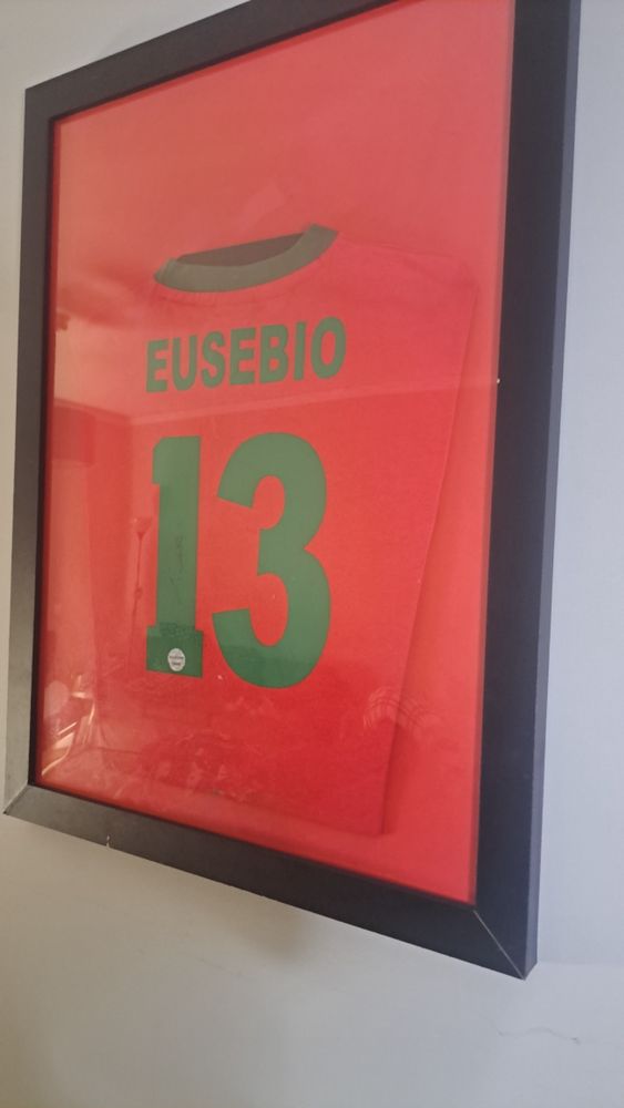 Camisola Eusébio n13 autografada