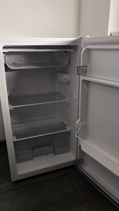 Холодильник з морозилкою
