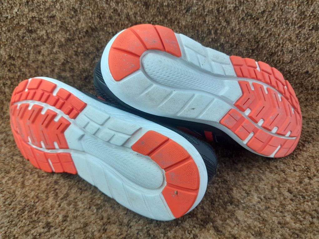 Кросівки оригінал New Balance 40 розмір.