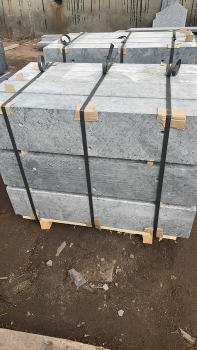 Бордюр гранітний ГП1 30х15хL в наявності