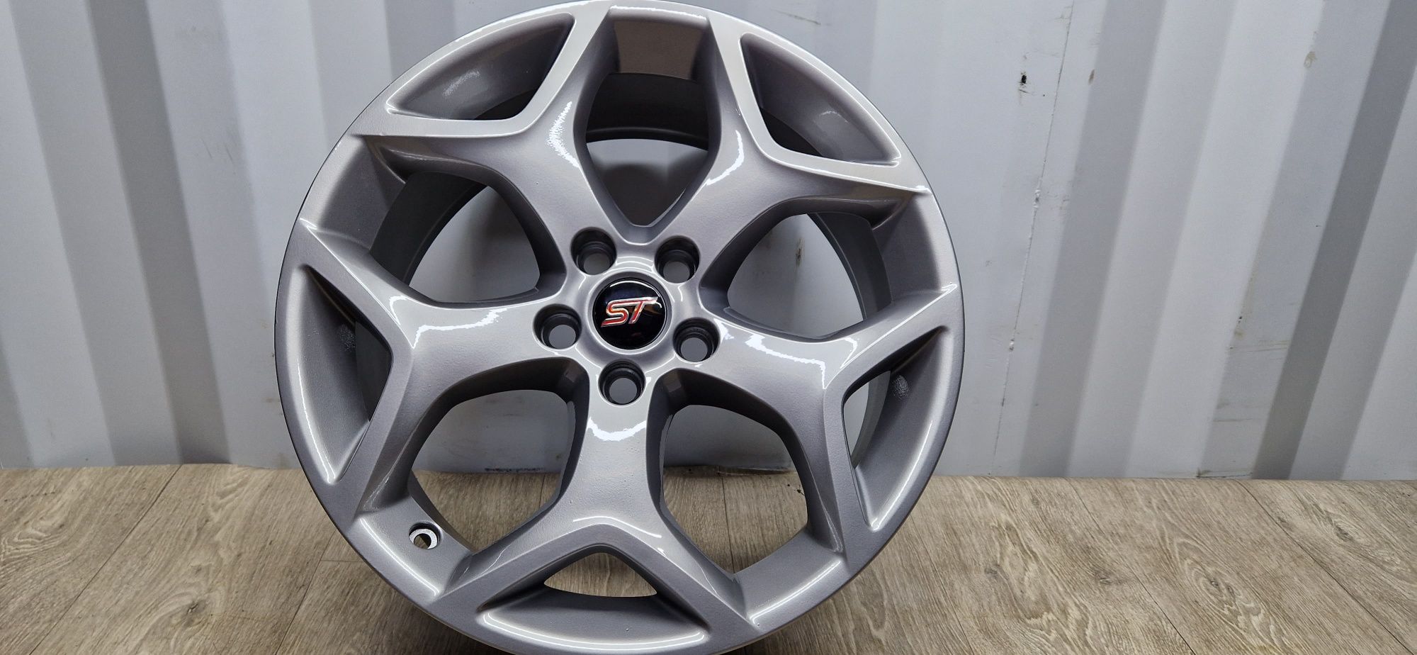 Felgi 18 Ford Focus Mondeo Kuga S-maxx C-max 5×108 8J ET52,5 os.63,4mm