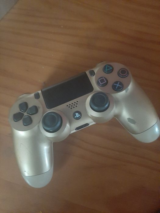 Ps4 slim esta como nova